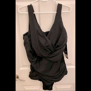 Miraclesuit Illusionist Crossover 1-Piece 22W NWT